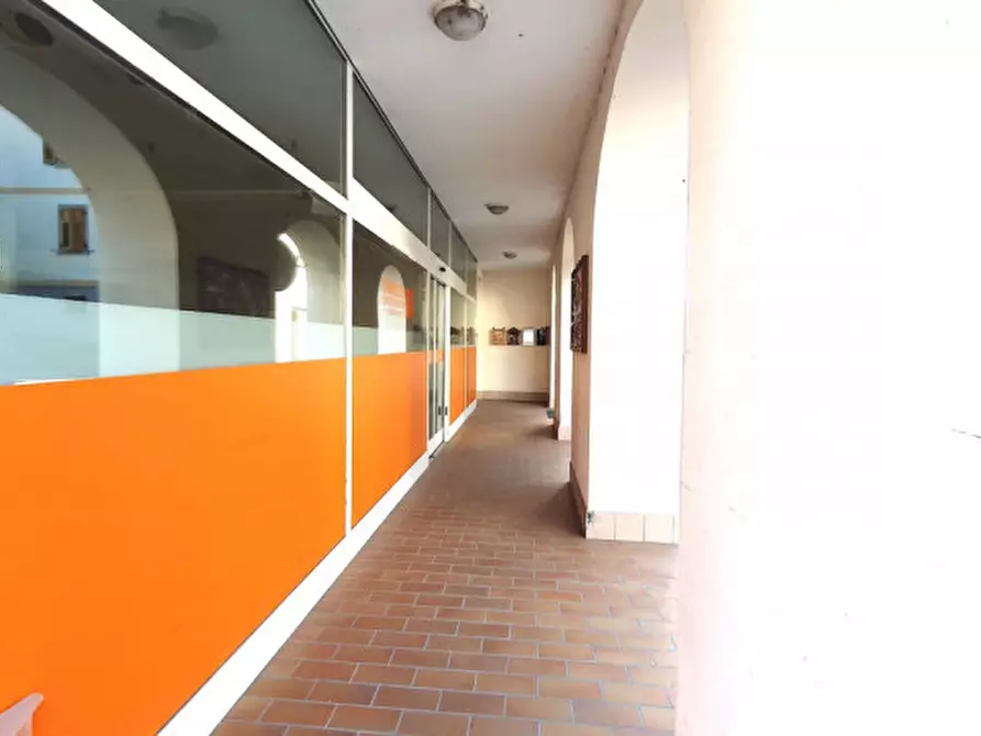 Immagine 4 di Negozio in vendita  in Via Filippo Serafini a Tre Ville