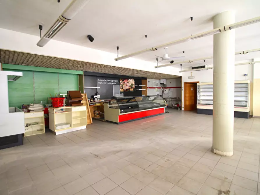 Immagine 8 di Negozio in vendita  in Via Filippo Serafini a Tre Ville