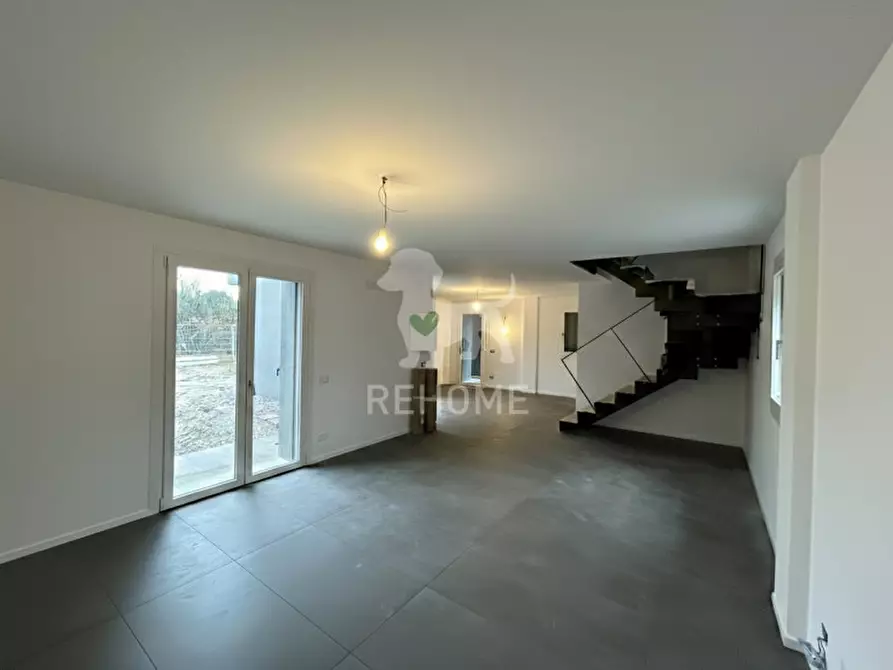 Immagine 2 di Villa in vendita  in Via Guglielmo Delser, 34 a Martignacco