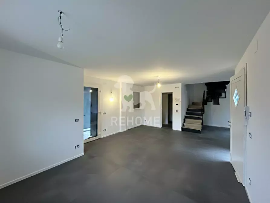 Immagine 3 di Villa in vendita  in Via Guglielmo Delser, 34 a Martignacco