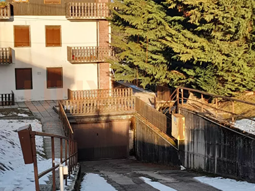 Immagine 1 di Posto auto in vendita  in Via Achille Papa a Roana