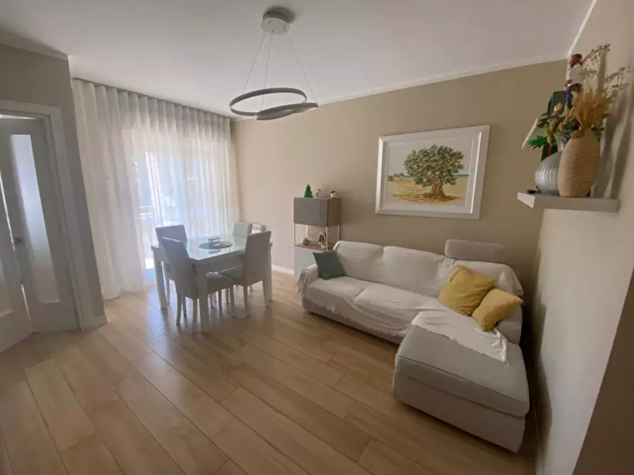 Immagine 1 di Appartamento in vendita  in Viale della Grande Muraglia 154 a Roma