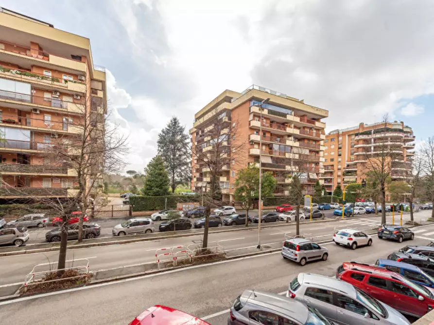 Immagine 13 di Appartamento in vendita  in Viale della Grande Muraglia 154 a Roma