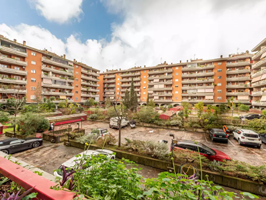 Immagine 27 di Appartamento in vendita  in Viale della Grande Muraglia 154 a Roma