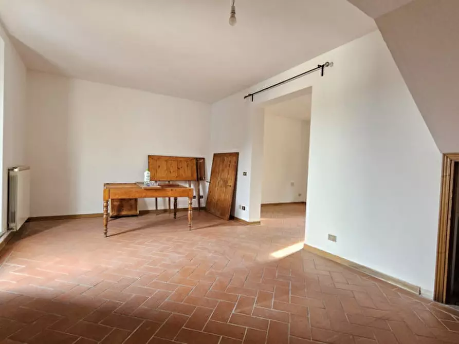 Immagine 2 di Appartamento in vendita  in Piazza Ario Dante Naldi a Carmignano