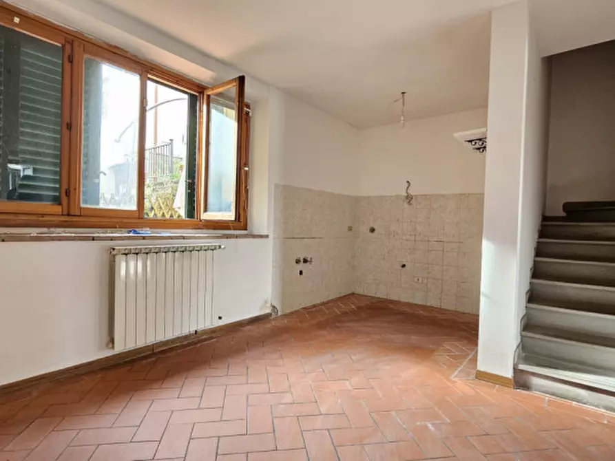 Immagine 4 di Appartamento in vendita  in Piazza Ario Dante Naldi a Carmignano