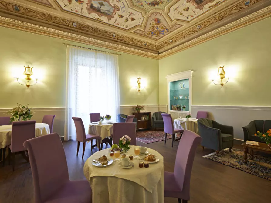 Immagine 4 di Attività commerciale in vendita  in VIALE MATTEOTTI a Firenze