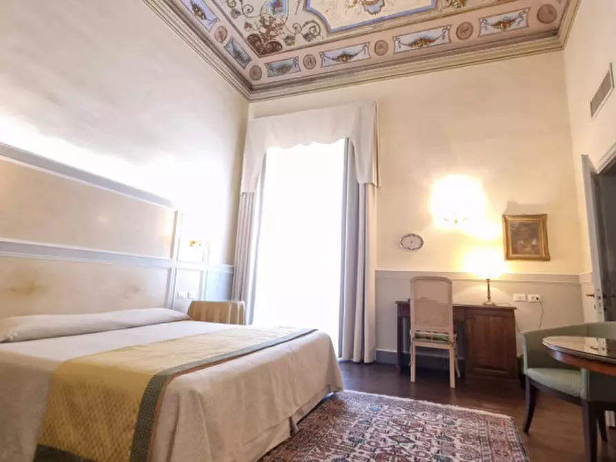 Immagine 9 di Attività commerciale in vendita  in VIALE MATTEOTTI a Firenze