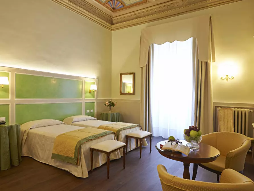 Immagine 13 di Attività commerciale in vendita  in VIALE MATTEOTTI a Firenze