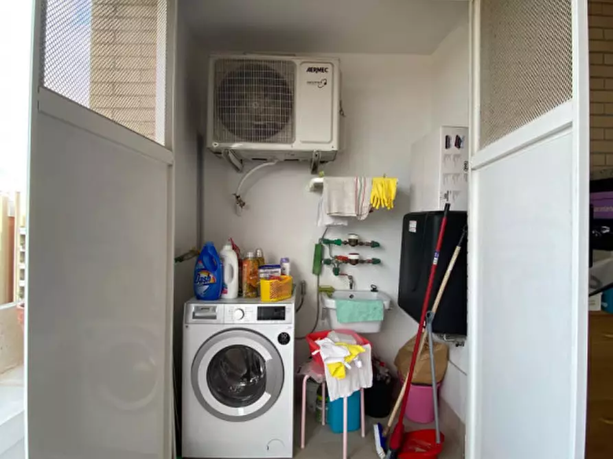 Immagine 20 di Appartamento in vendita  in VIA RIVA LIGURE a Roma