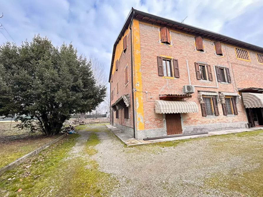 Immagine 1 di Casa bifamiliare in vendita  in via Folloni a Modena