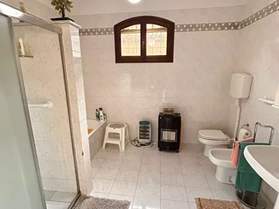 Immagine 16 di Casa bifamiliare in vendita  in via Folloni a Modena