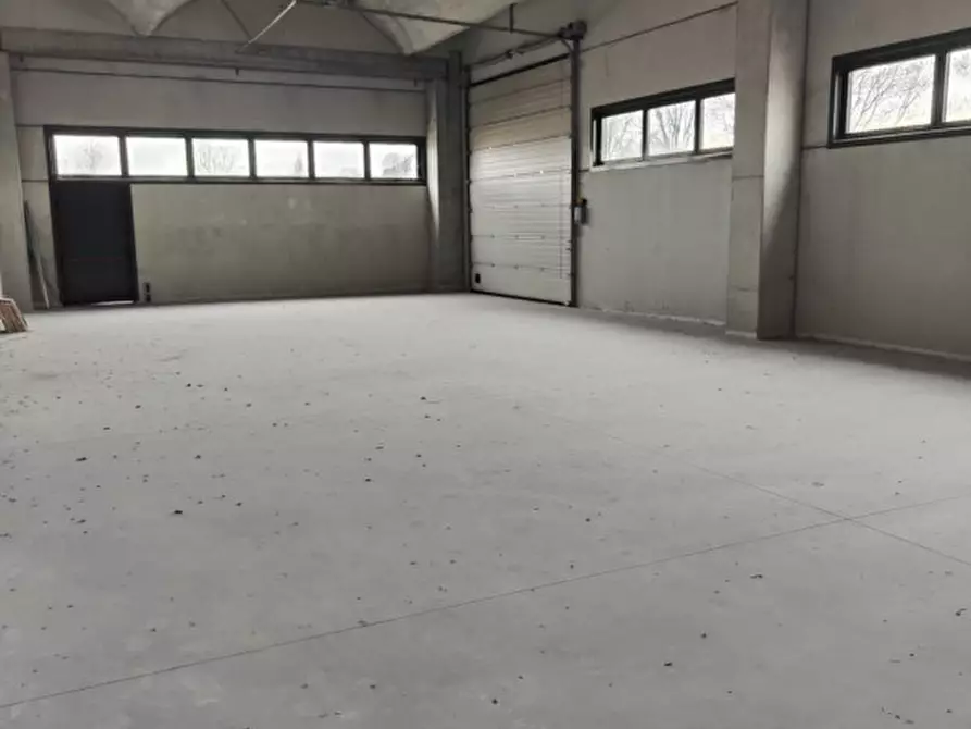 Immagine 3 di Negozio in vendita  in Via Maestra Vecchia a Cordenons