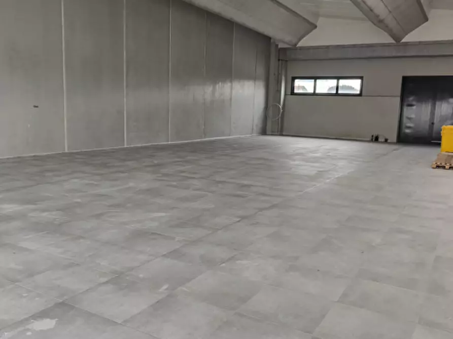 Immagine 6 di Negozio in vendita  in Via Maestra Vecchia a Cordenons