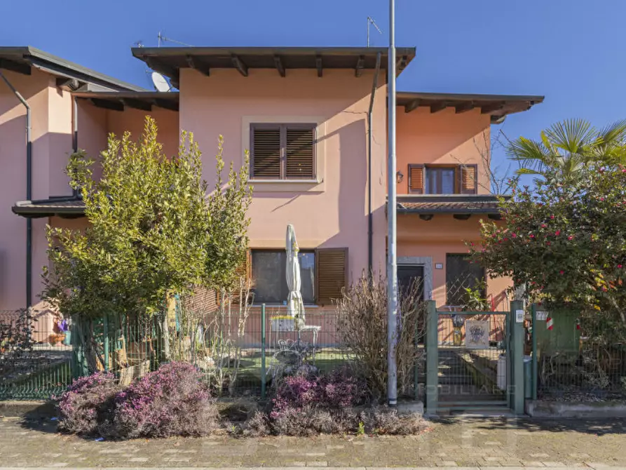 Immagine 1 di Villetta a schiera in vendita  in Via della Ciocca 94 a Borgomanero