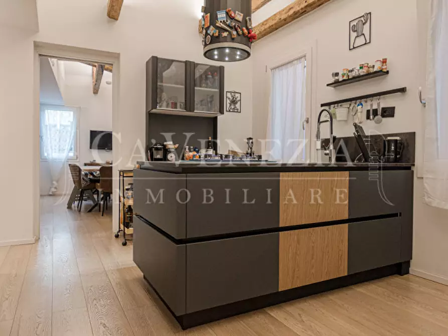 Immagine 4 di Appartamento in vendita  a Venezia