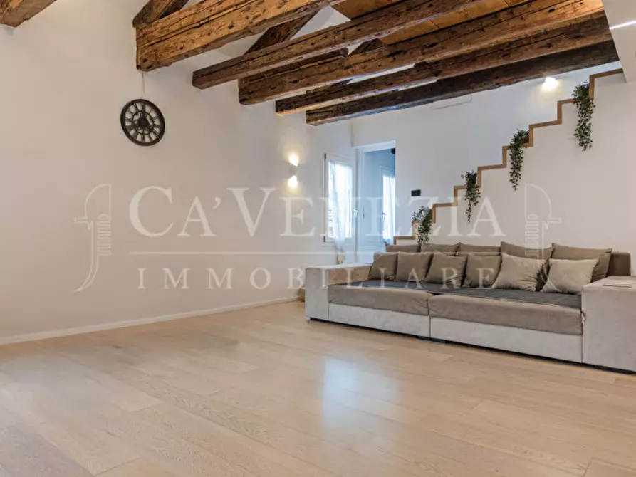 Immagine 13 di Appartamento in vendita  a Venezia