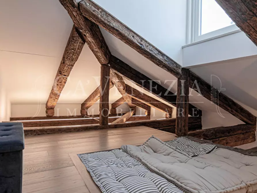 Immagine 17 di Appartamento in vendita  a Venezia