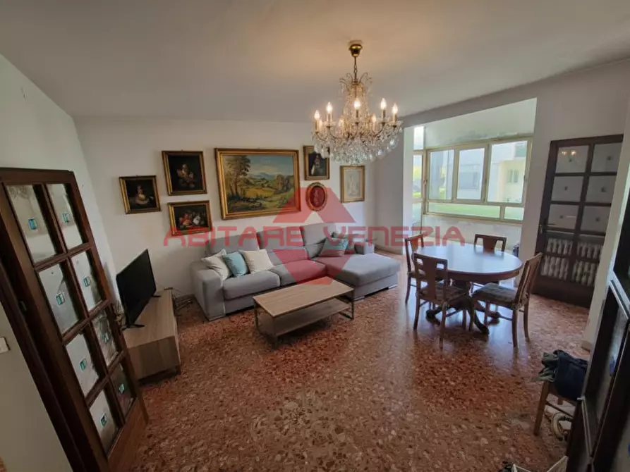 Immagine 1 di Appartamento in vendita  in Via malamocco a Venezia