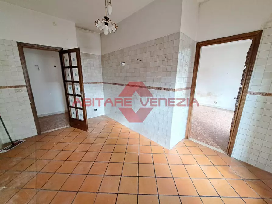 Immagine 2 di Appartamento in vendita  in Via malamocco a Venezia