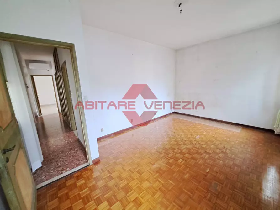 Immagine 11 di Appartamento in vendita  in Via malamocco a Venezia