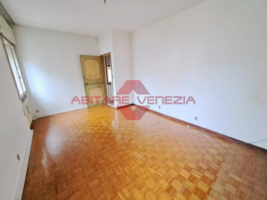Immagine 12 di Appartamento in vendita  in Via malamocco a Venezia