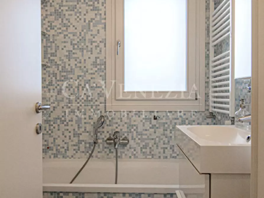 Immagine 17 di Appartamento in vendita  a Venezia