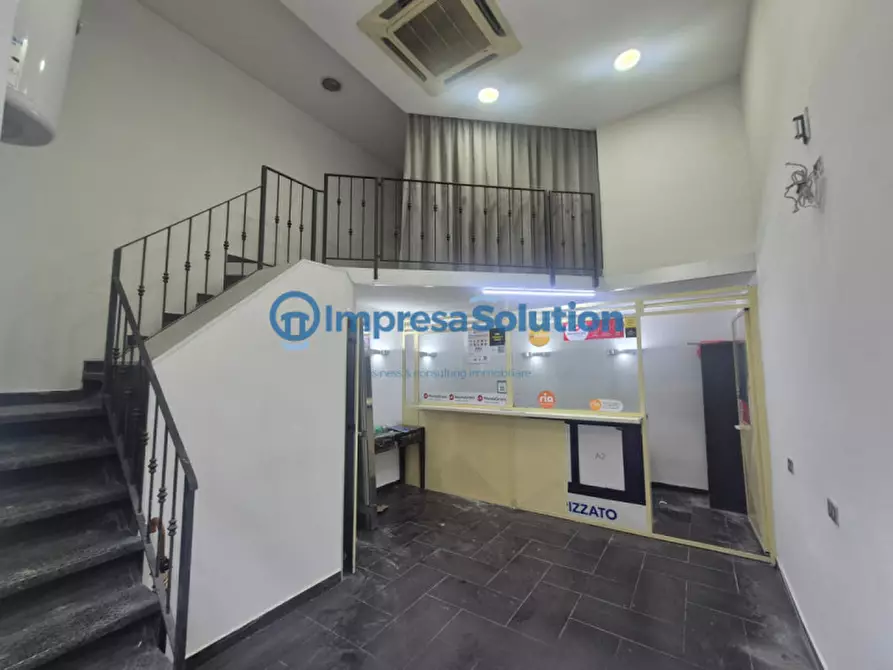 Immagine 5 di Negozio in affitto  in Via Firenze a Napoli