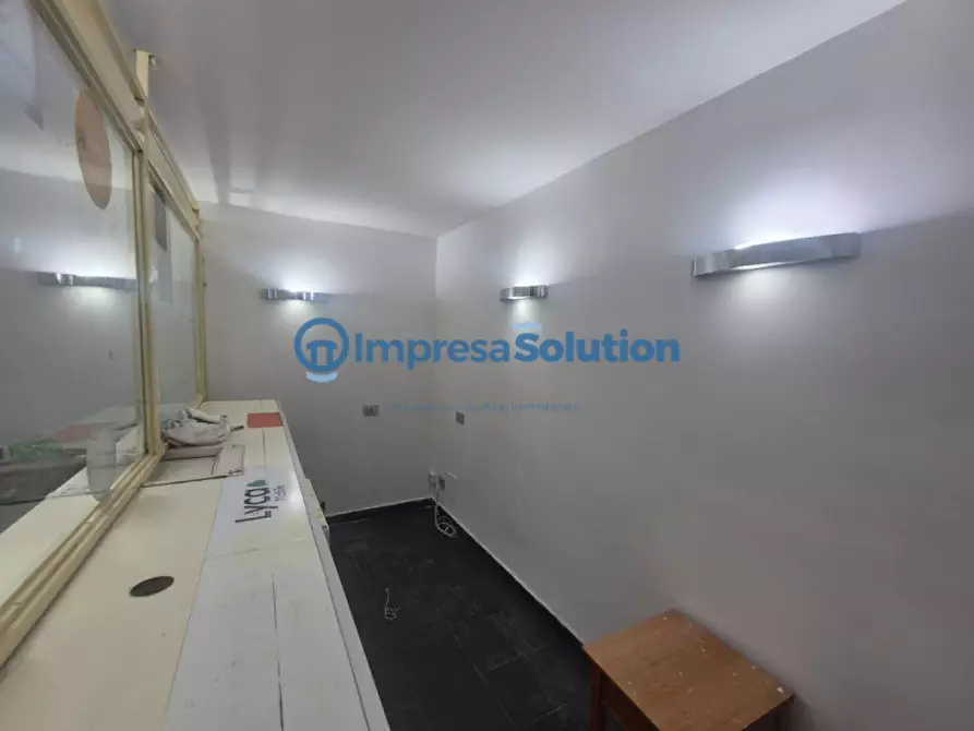 Immagine 8 di Negozio in affitto  in Via Firenze a Napoli