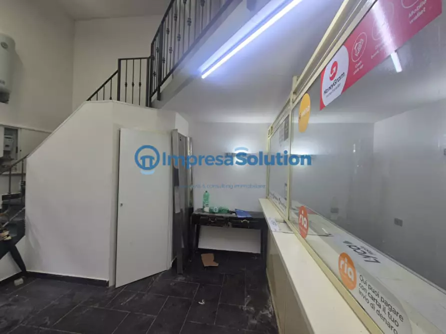 Immagine 9 di Negozio in affitto  in Via Firenze a Napoli