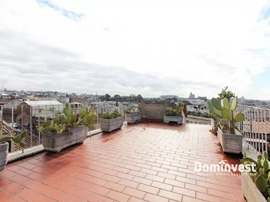 Immagine 30 di Attico in affitto  in Via Crispi a Roma