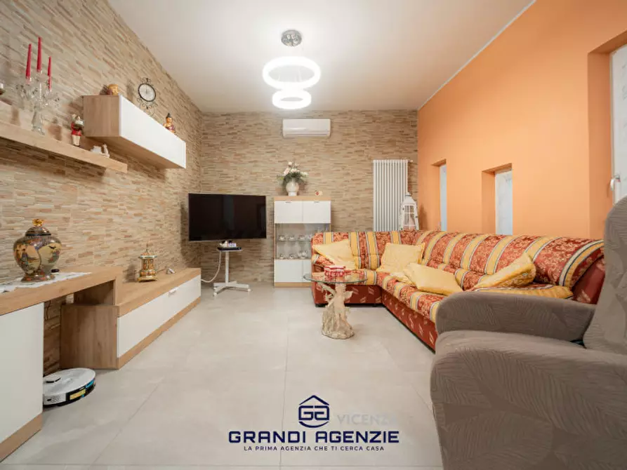 Immagine 12 di Casa indipendente in vendita  in Via Cavour, 39 a Monticello Conte Otto