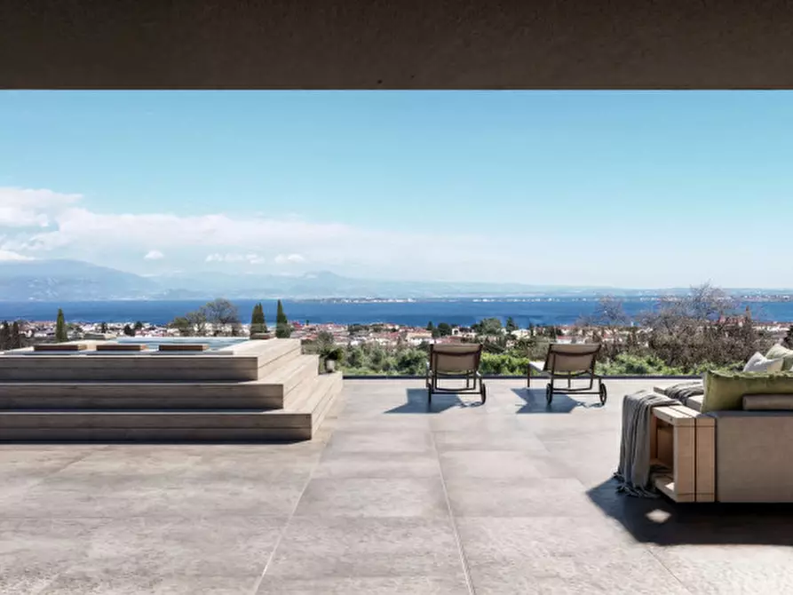 Immagine 1 di Appartamento in vendita  in Via Desenzanino a Desenzano Del Garda