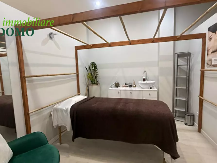 Immagine 8 di Attività commerciale in vendita  a Vicenza