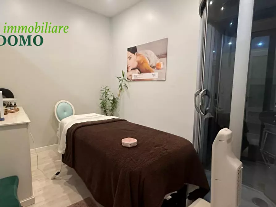 Immagine 9 di Attività commerciale in vendita  a Vicenza