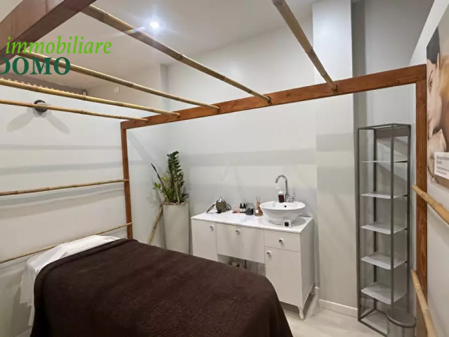 Immagine 11 di Attività commerciale in vendita  a Vicenza