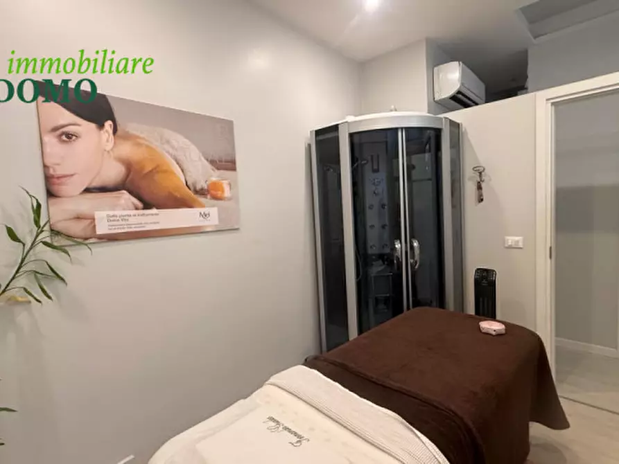 Immagine 13 di Attività commerciale in vendita  a Vicenza