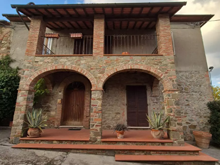 Immagine 1 di Rustico / casale in vendita  a Lucignano