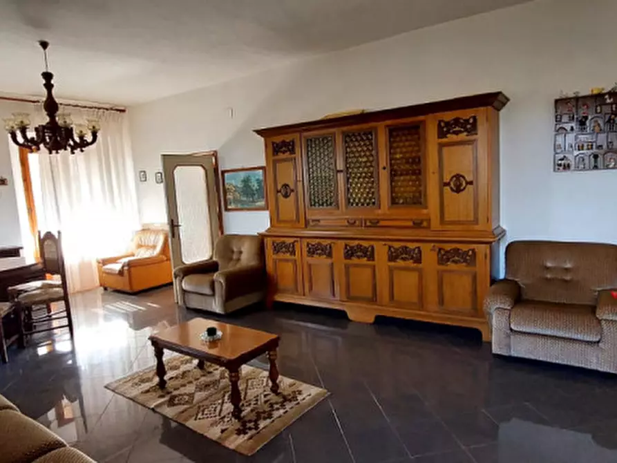 Immagine 9 di Rustico / casale in vendita  a Lucignano