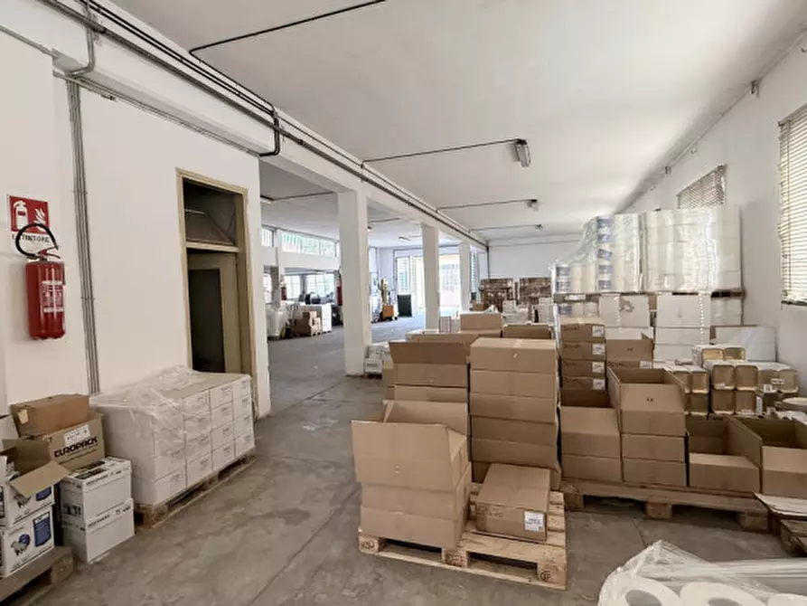 Immagine 4 di Magazzino in vendita  in Via Jacopo Avanzo a Padova