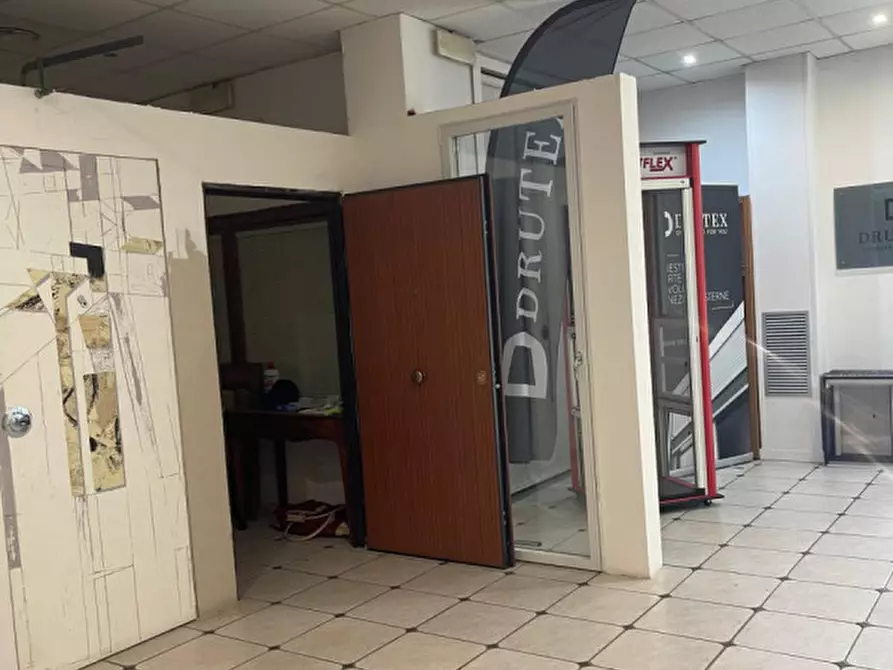 Immagine 4 di Magazzino in vendita  in Via Trionfale a Roma