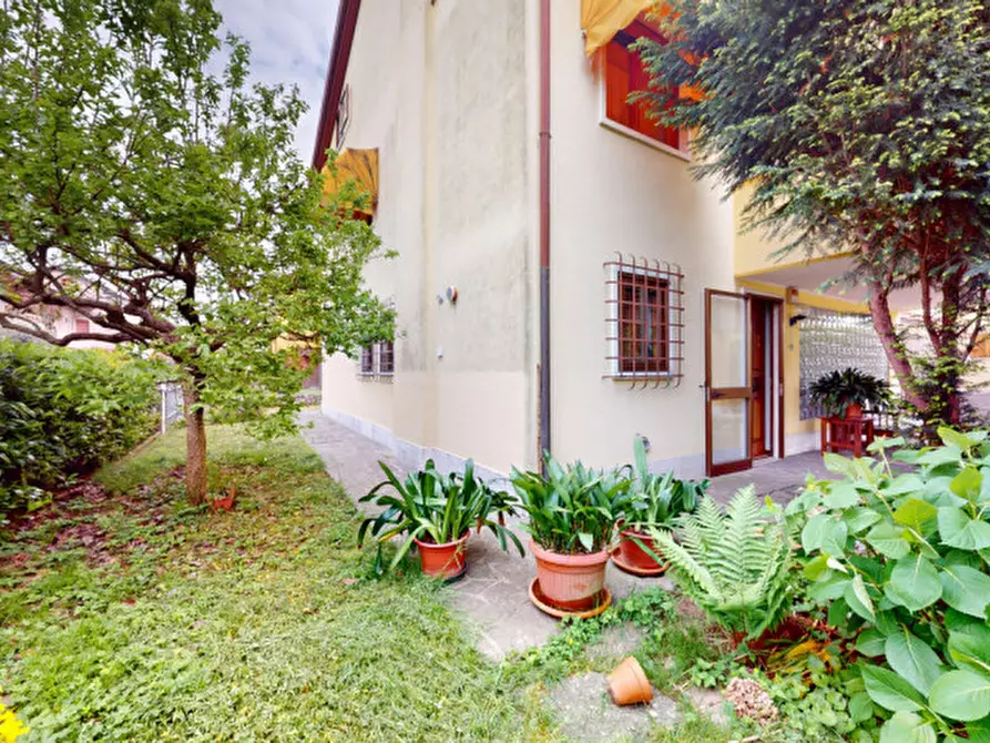 Immagine 3 di Casa bifamiliare in vendita  in Via Cristoforo Colombo 29 a Monticello Conte Otto