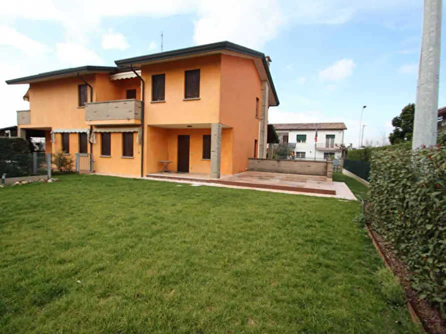 Immagine 1 di Casa bifamiliare in vendita  in Via Fratella a Santa Maria Di Sala