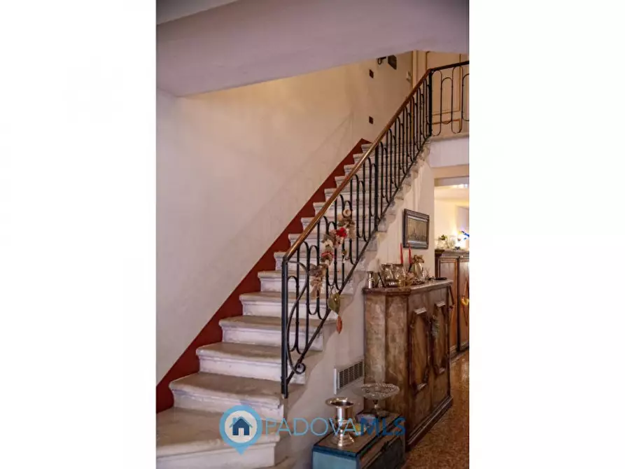Immagine 2 di Palazzo in vendita  in Via Savonarola a Padova