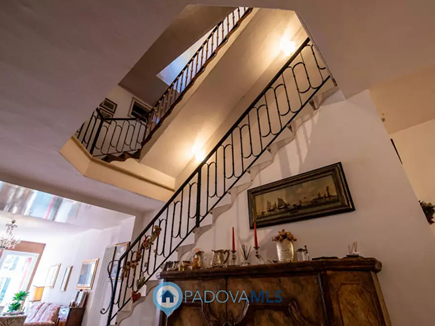 Immagine 28 di Palazzo in vendita  in Via Savonarola a Padova