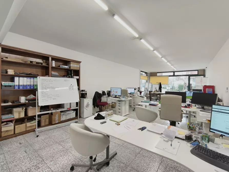 Immagine 4 di Negozio in vendita  in Via Alessandro Volta a Montegrotto Terme