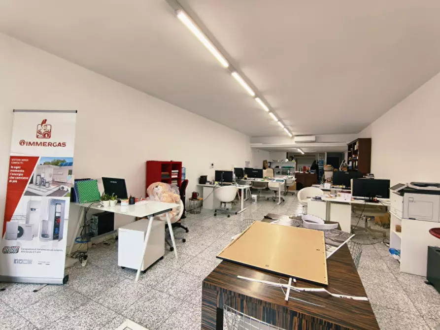 Immagine 5 di Negozio in vendita  in Via Alessandro Volta a Abano Terme