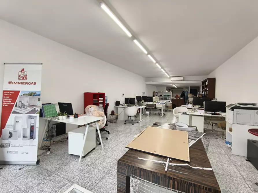 Immagine 6 di Negozio in vendita  in Via Alessandro Volta a Montegrotto Terme