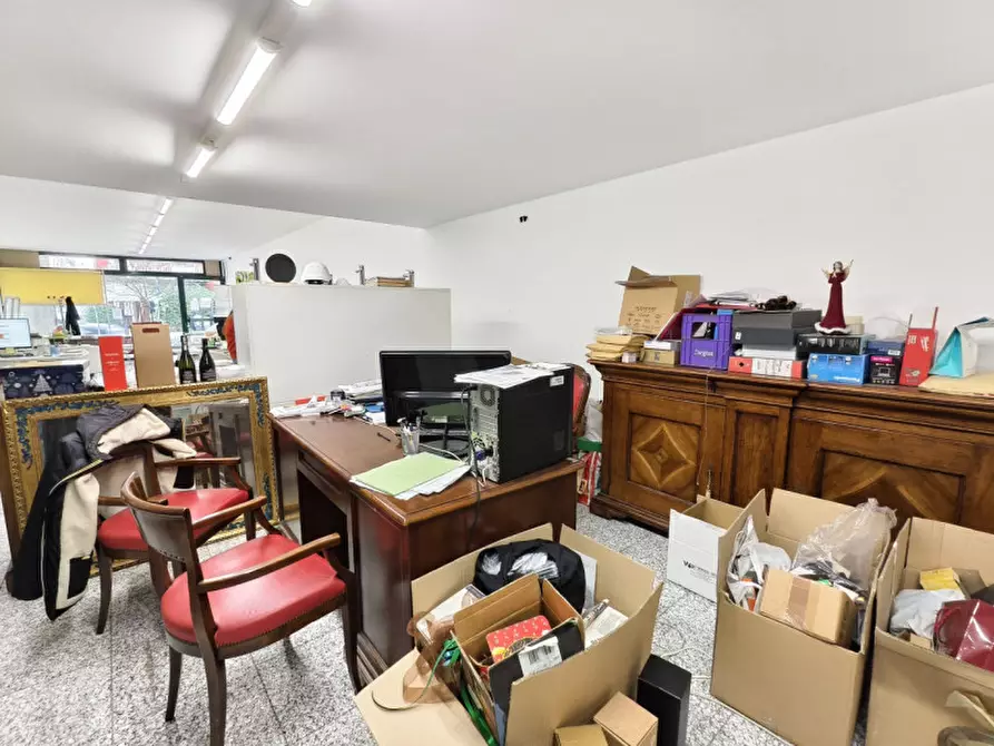 Immagine 8 di Negozio in vendita  in Via Alessandro Volta a Montegrotto Terme