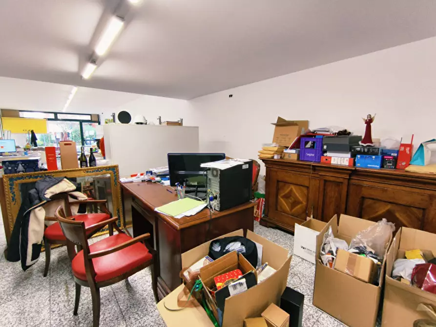 Immagine 9 di Negozio in vendita  in Via Alessandro Volta a Montegrotto Terme